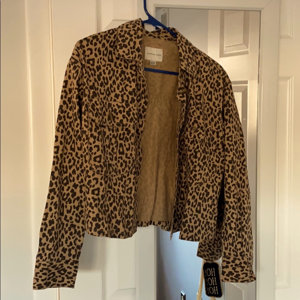 🔥American eagle cheetah print cropped jacket!🔥